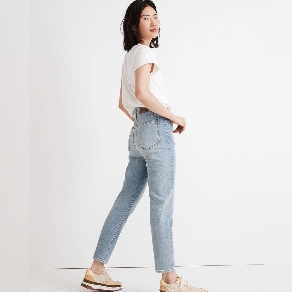 Madewell Petite Mom Jeans High Rise Light Wash - Picture 4 of 15